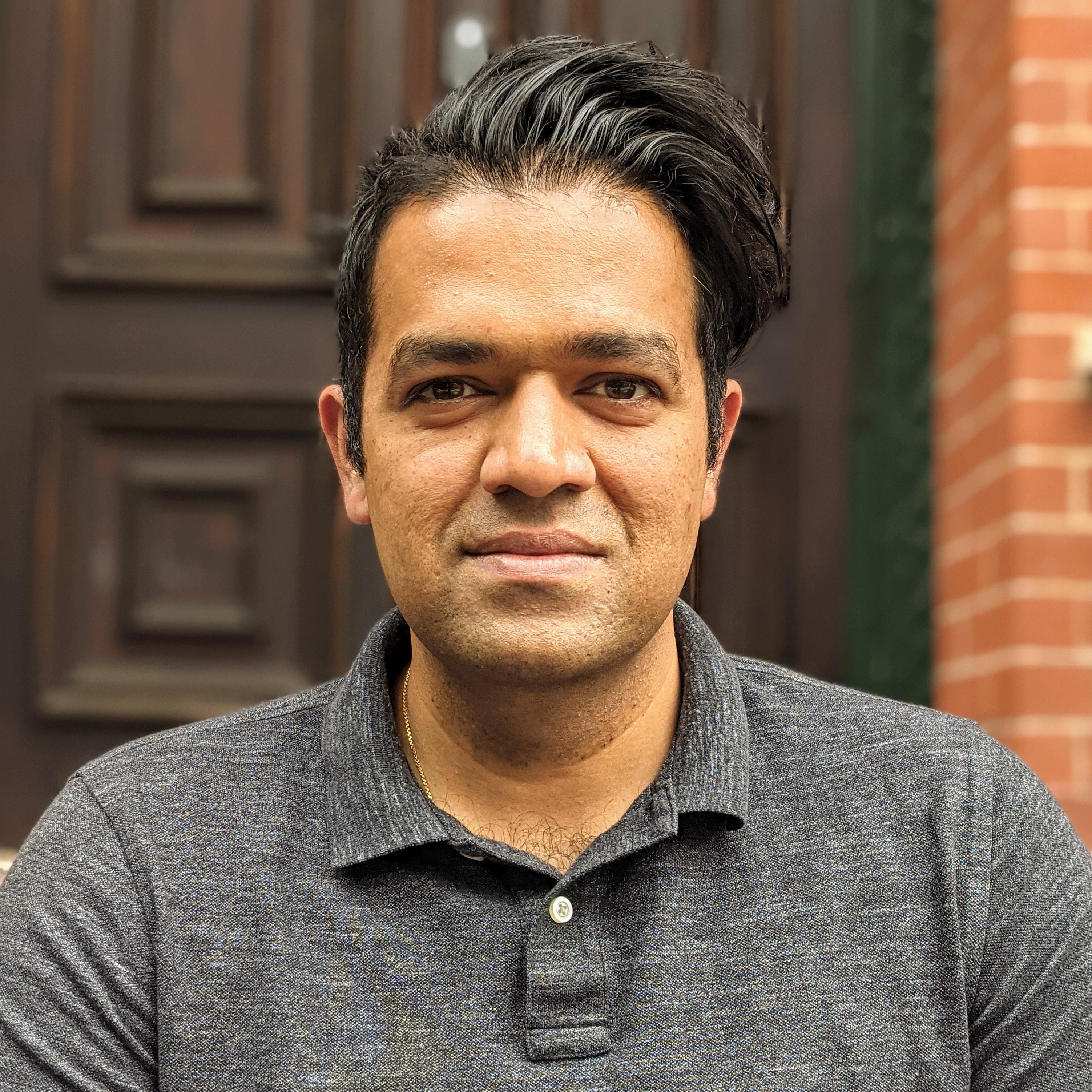 Snowflake San Mateo Shrikant Shanbhag Director, Engineering