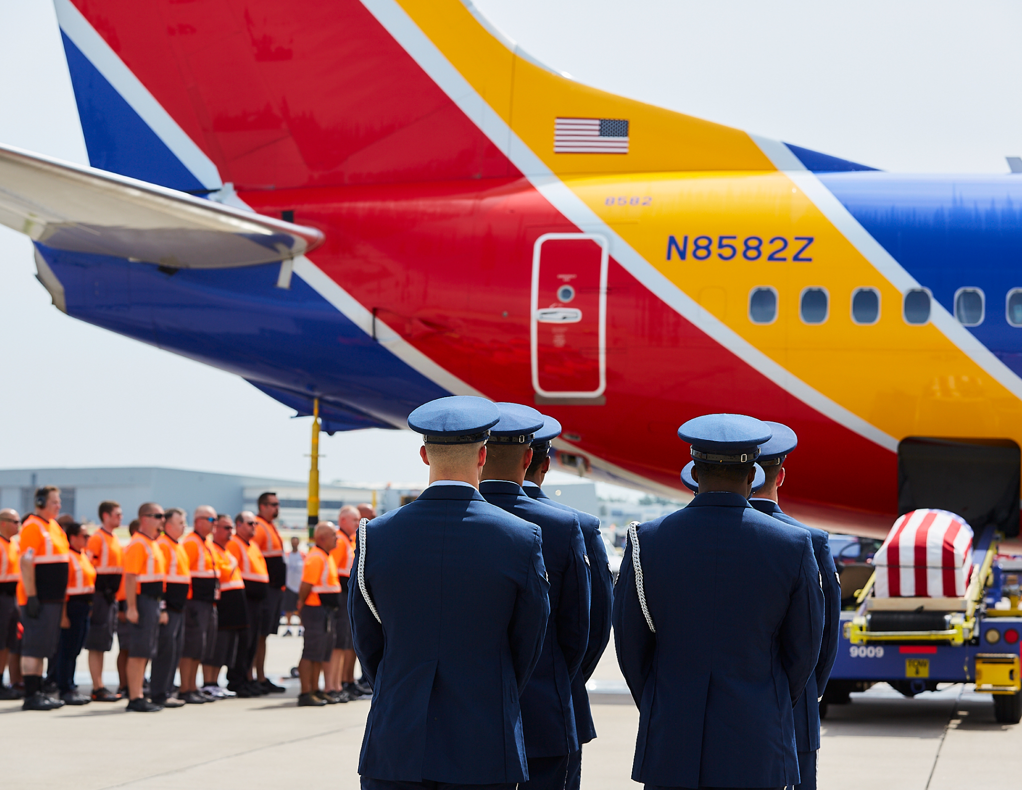 U.S. Soldier being brought home on a Southwest plane